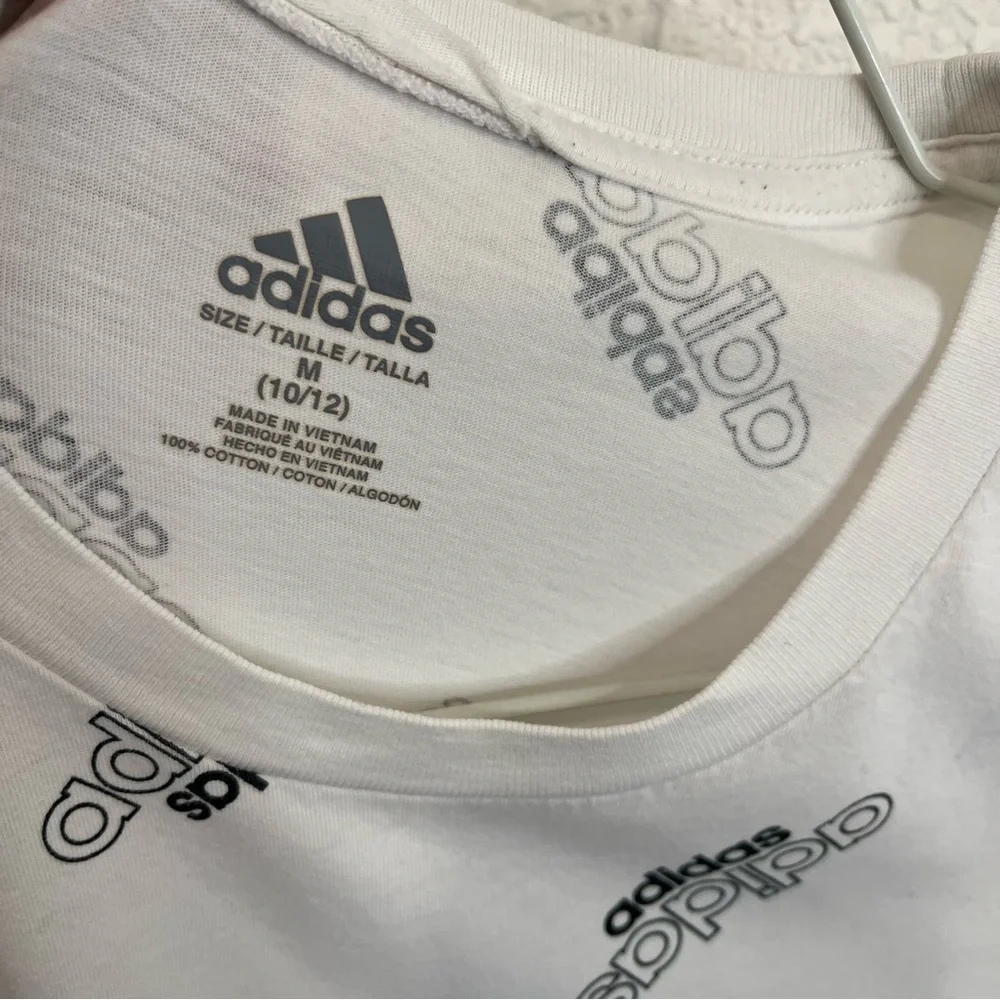 Adidas All Over Print Logo Graphic Short Sleeve White Black Tee Youth Size 10/12